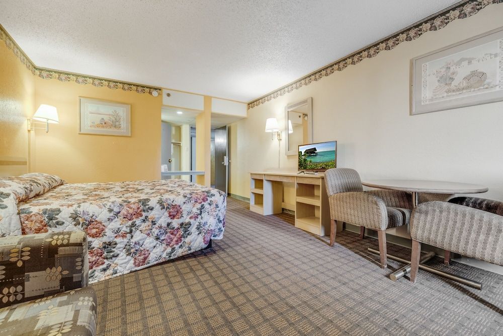 Camelot INN Room, 1 King Bed, Non Smoking 5