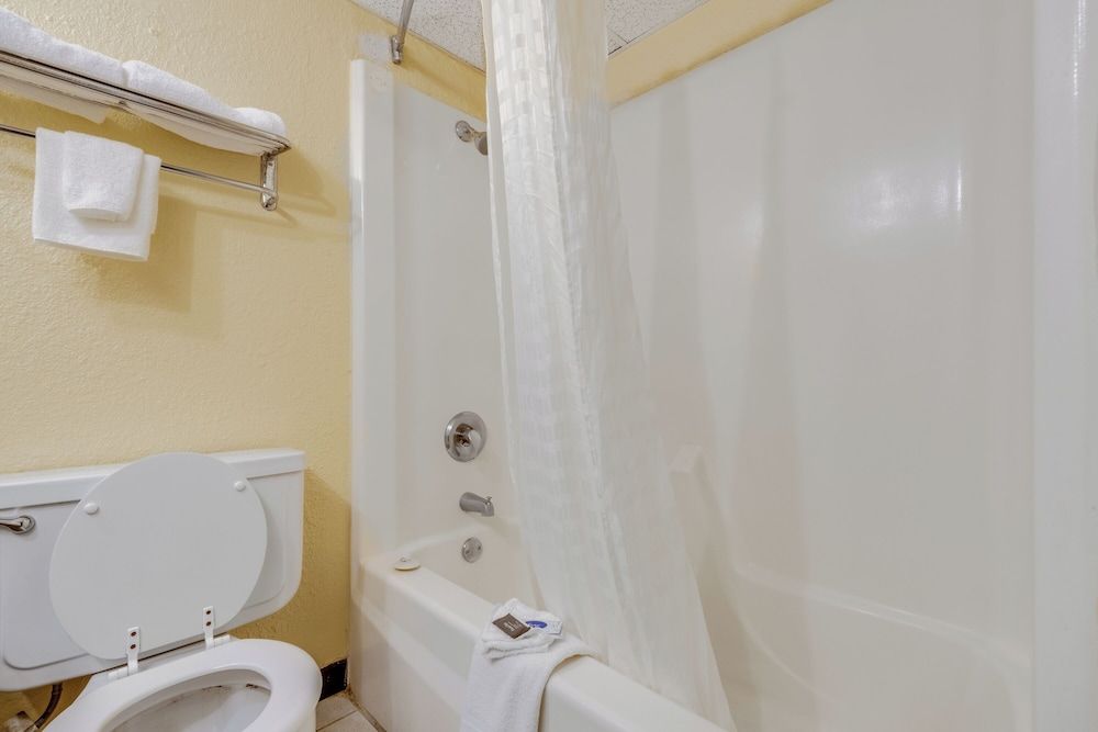 Camelot INN Room, 1 King Bed, Non Smoking 4