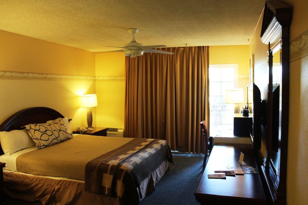 undefined Shalimar Hotel of Las Vegas 4