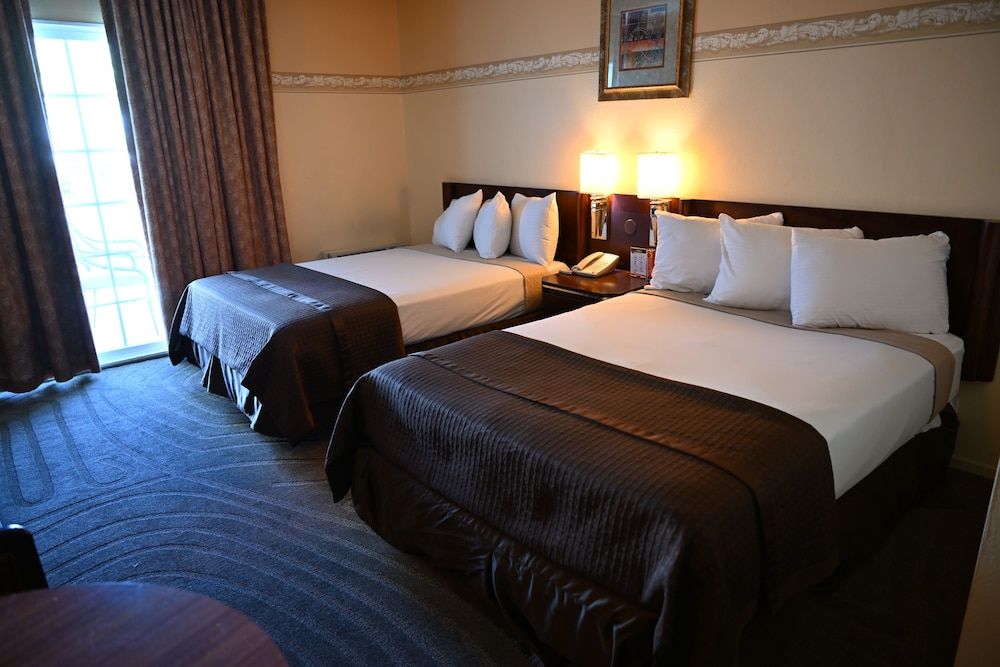 Shalimar Hotel of Las Vegas Room, 2 Double Beds 6
