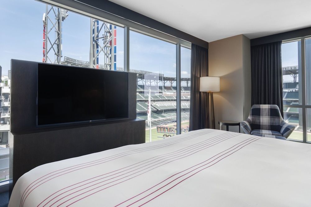 Suite, 1 King Bed, Balcony