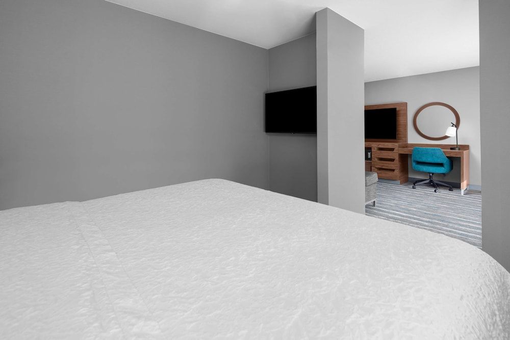 undefined Hampton Inn Phoenix-Biltmore 7