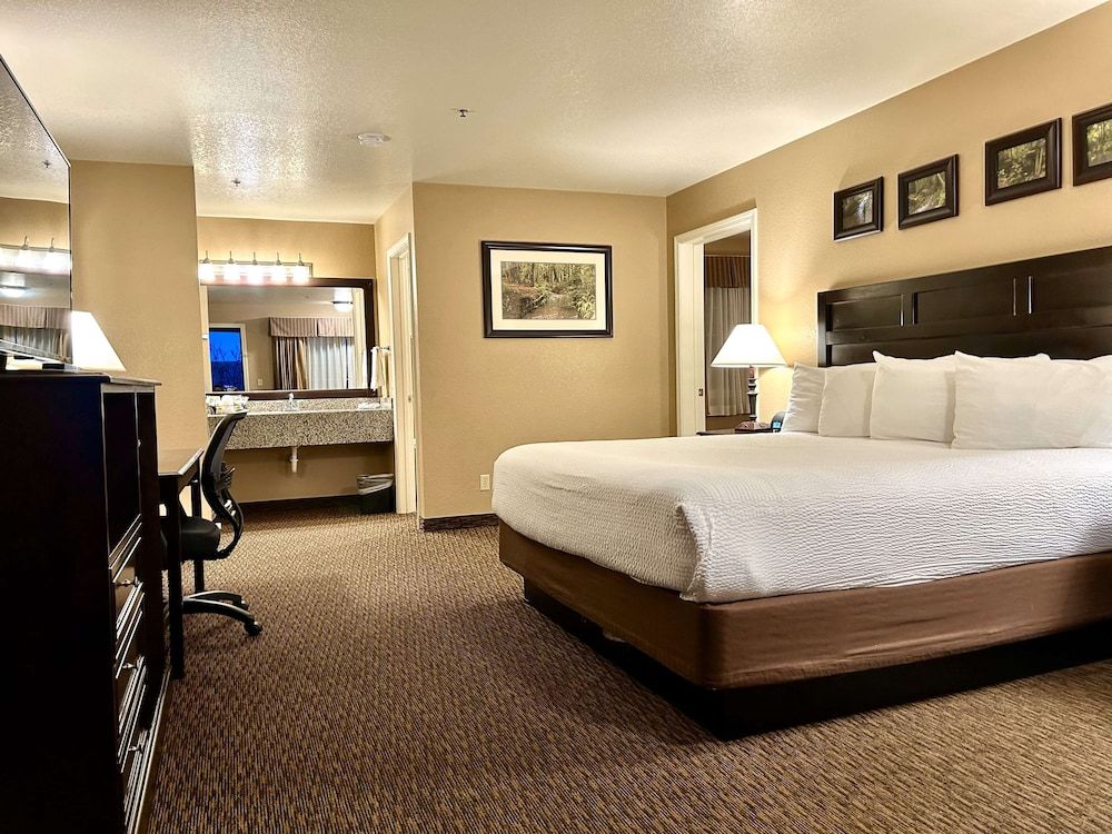 Best Western Country Inn Suite, Multiple Beds, Non Smoking, Refrigerator & Microwave