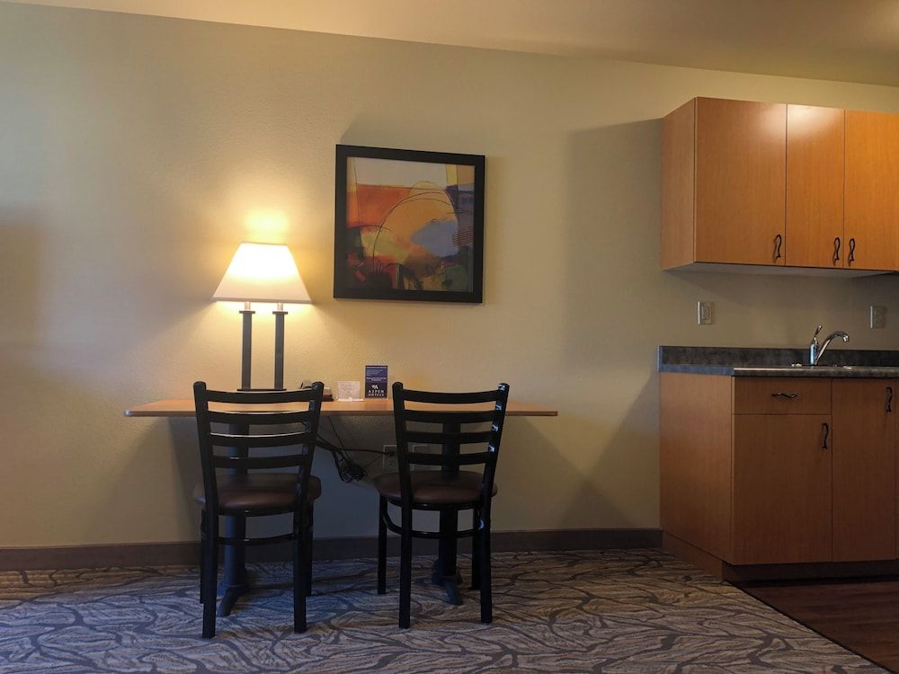 Aspen Suites Hotel Juneau Studio, 2 Queen Beds, Kitchen 8