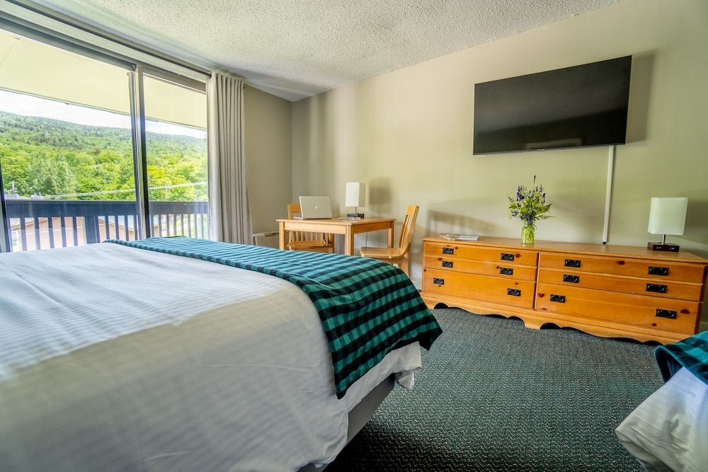 Mountain View Two Queen Beds With Balcony
