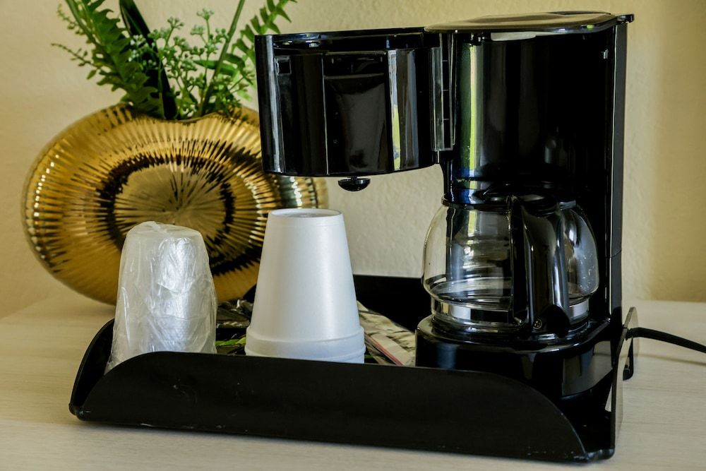 Silver Surf Motel Standard Room, 2 Queen Beds 14