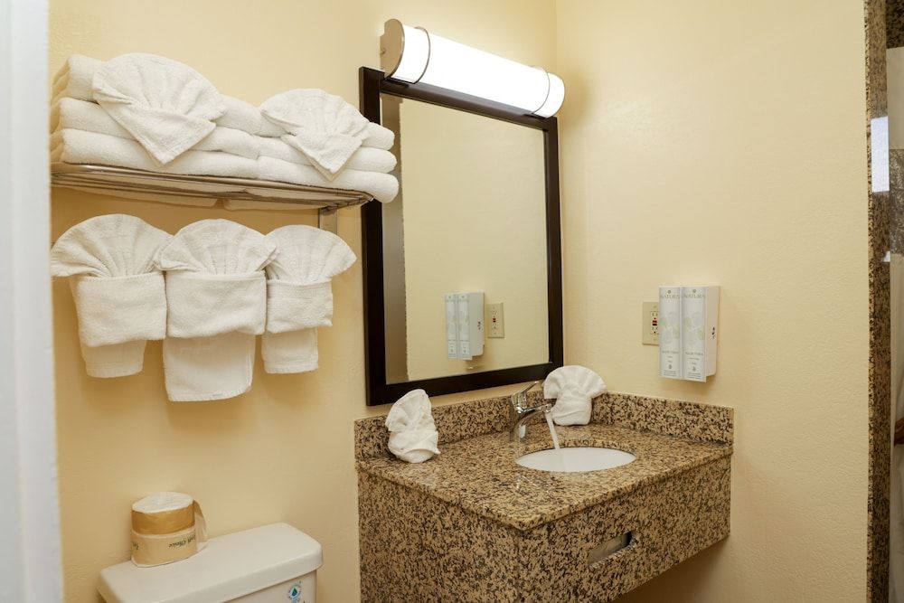 Silver Surf Motel Deluxe Suite, 2 Bedrooms 9