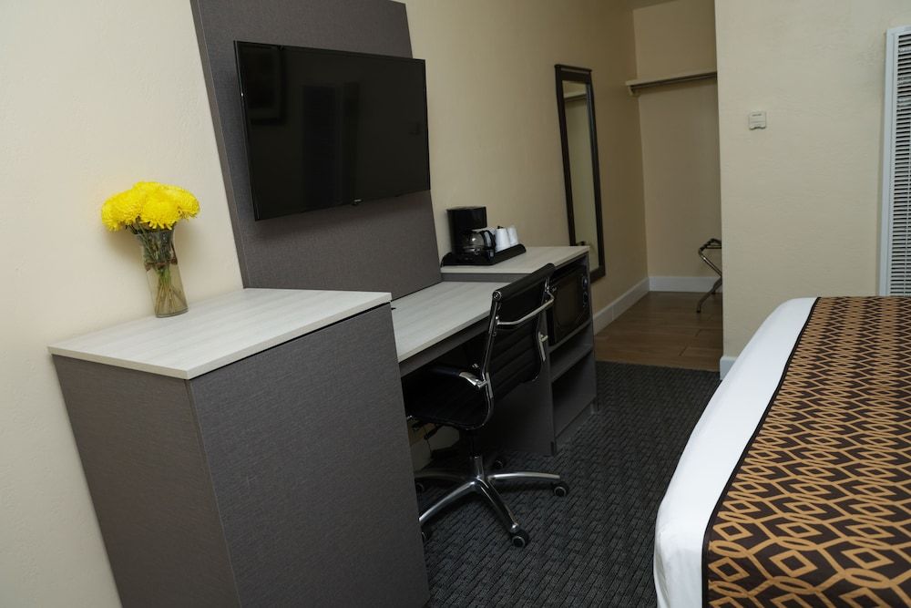 Silver Surf Motel Standard Room, 1 Queen Bed 10