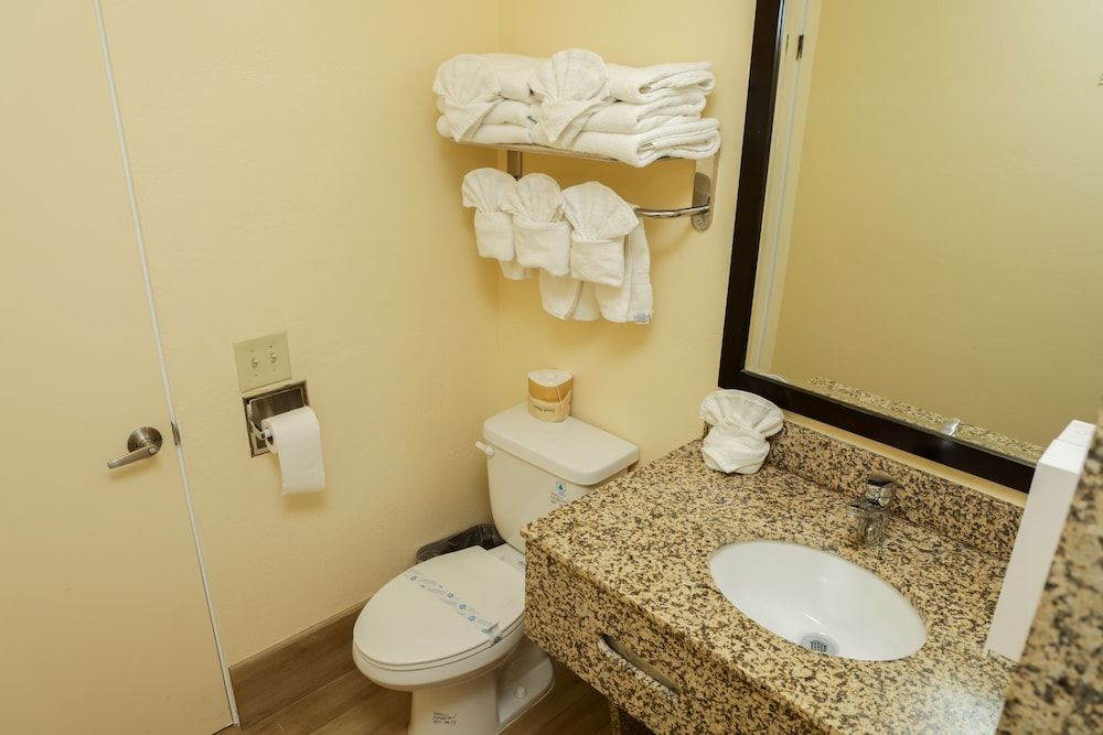 Silver Surf Motel Deluxe Suite, 2 Bedrooms 8