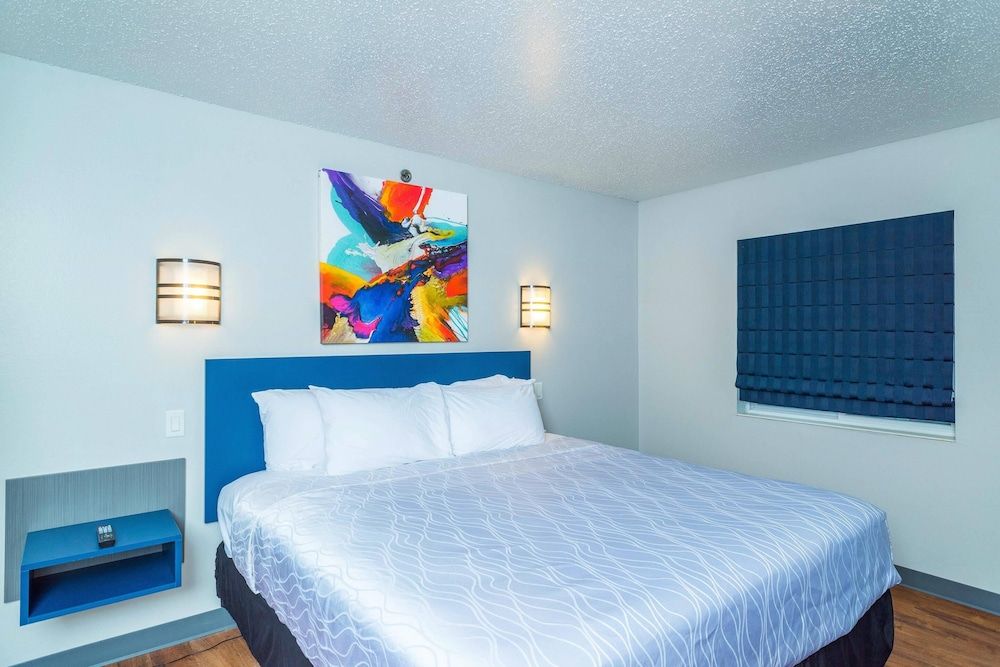 Suite, 1 King Bed with Sofa bed, Non Smoking (Efficiency)