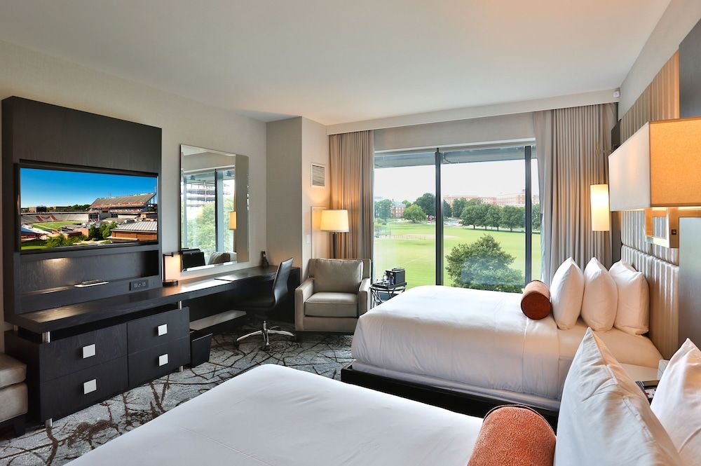 University View Two Queen Beds Guestroom