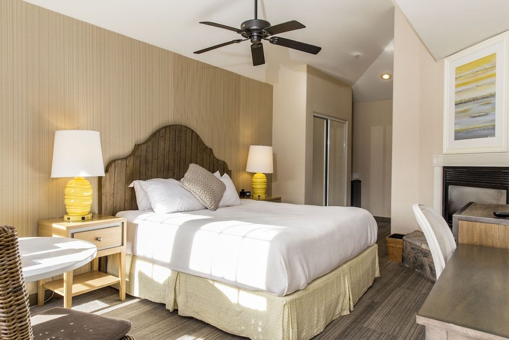 Cottage Inn By The Sea Standard Room, 1 King Bed, Fireplace, Resort View 2