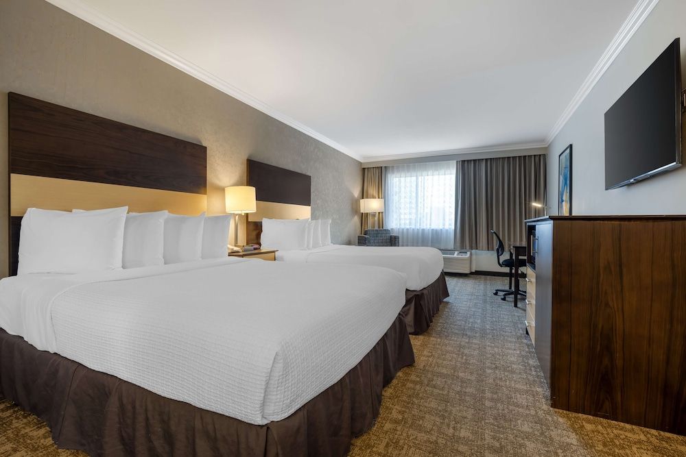 Best Western Los Angeles Worldport Hotel Standard Room, 2 Queen Beds, Non Smoking, Refrigerator 3