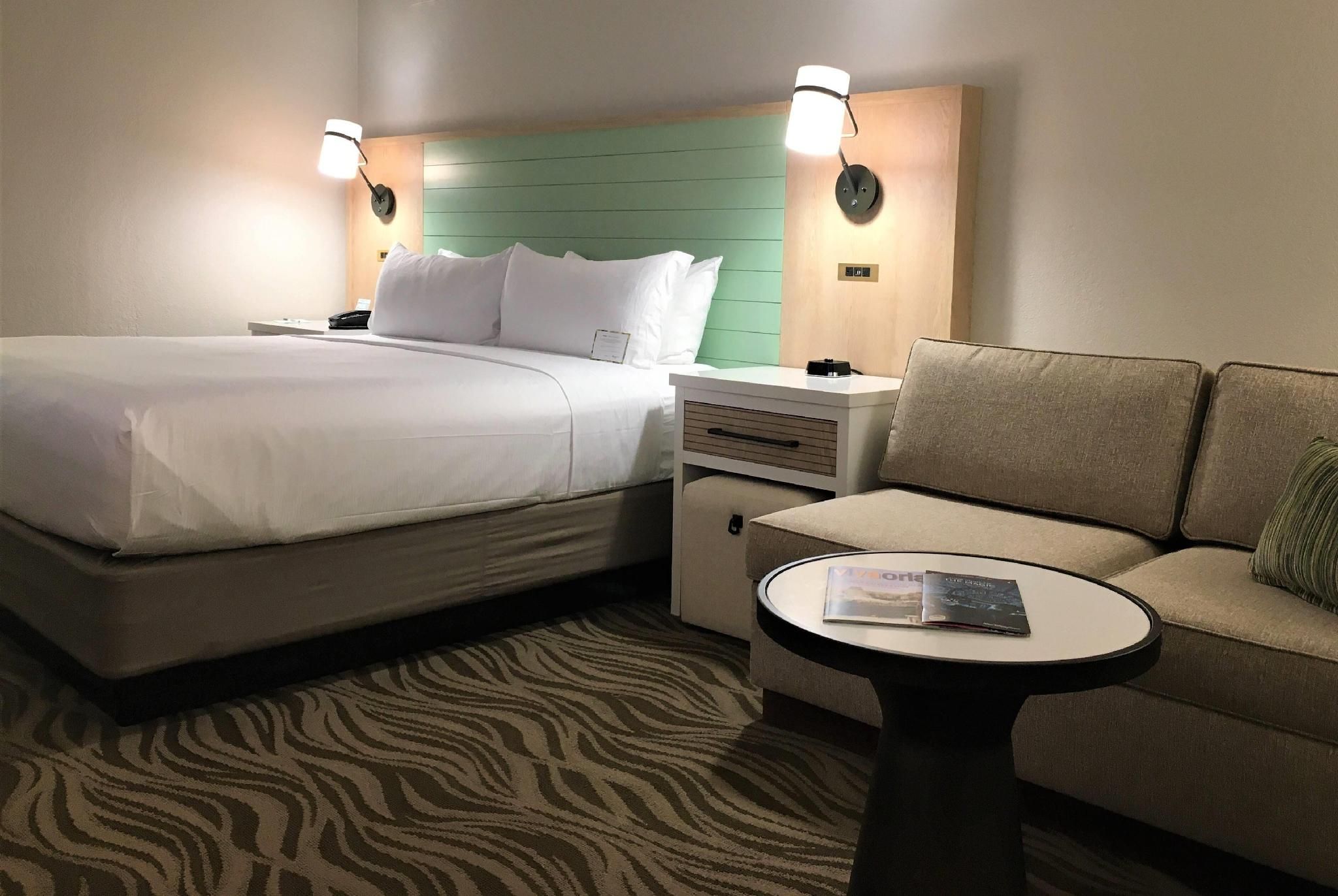 1 Queen Bed, Mobility Accessible Room, Roll-In Shower, Non-Smoking
