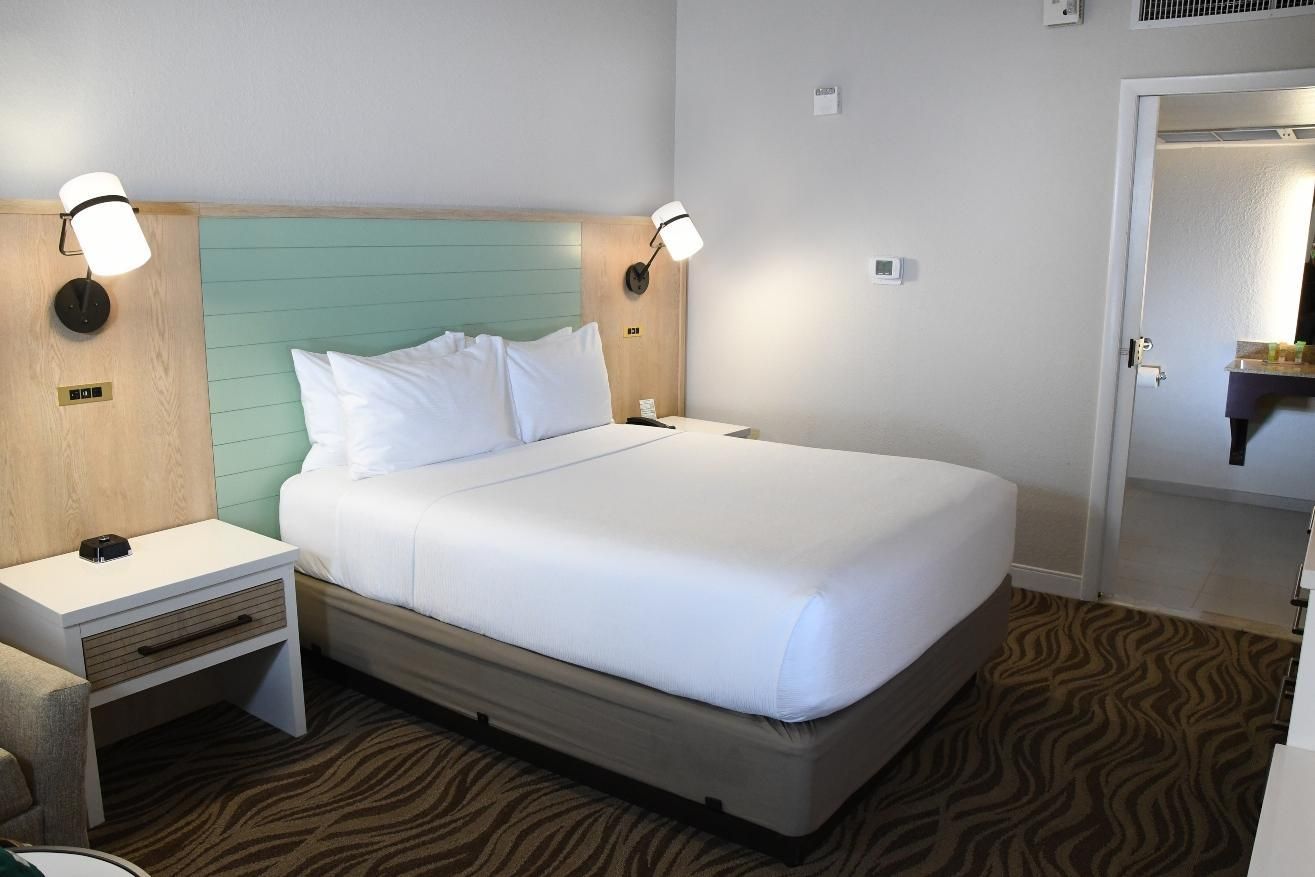 1 Queen Bed, Mobility Accessible Room, Non-Smoking