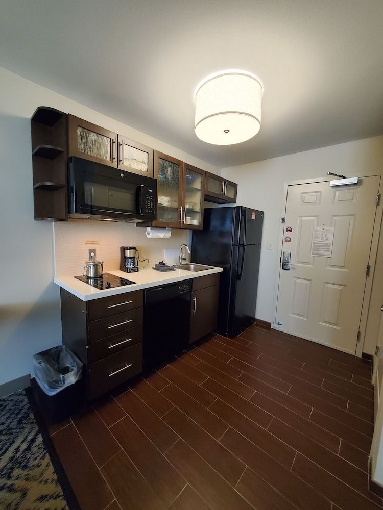 Candlewood Suites Lake Charles South by IHG Studio Suite, 1 Queen Bed 3