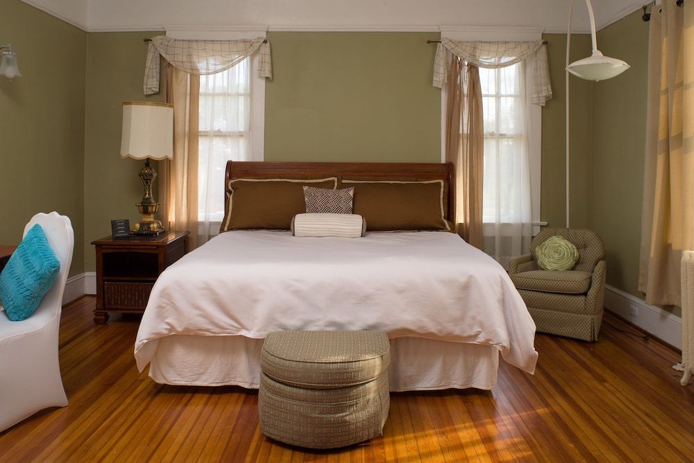 Room (The Green Room)