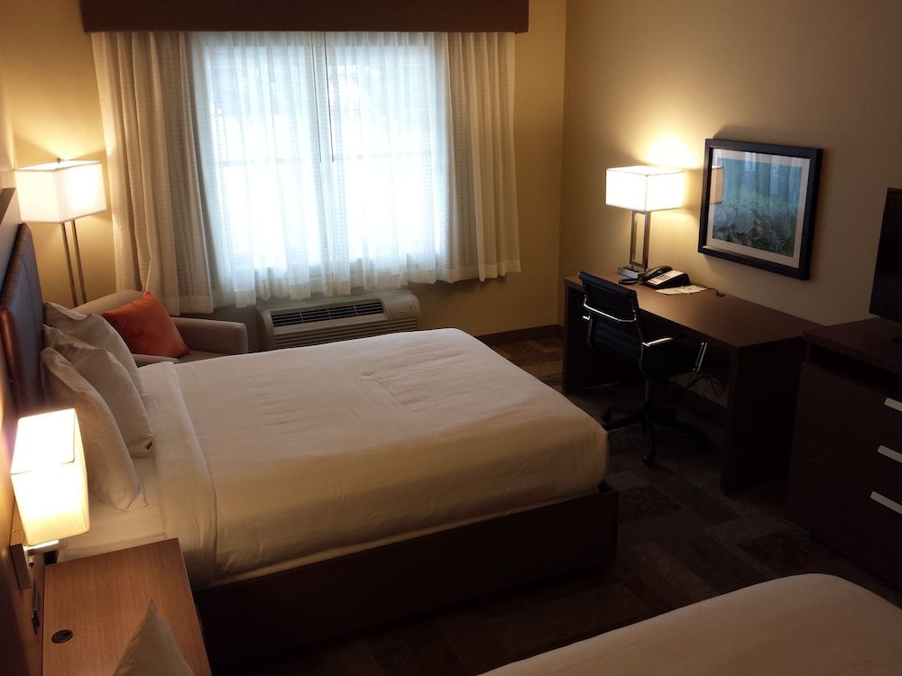 Belfast Harbor Inn Deluxe Room, 2 Queen Beds Not Ocean View 2