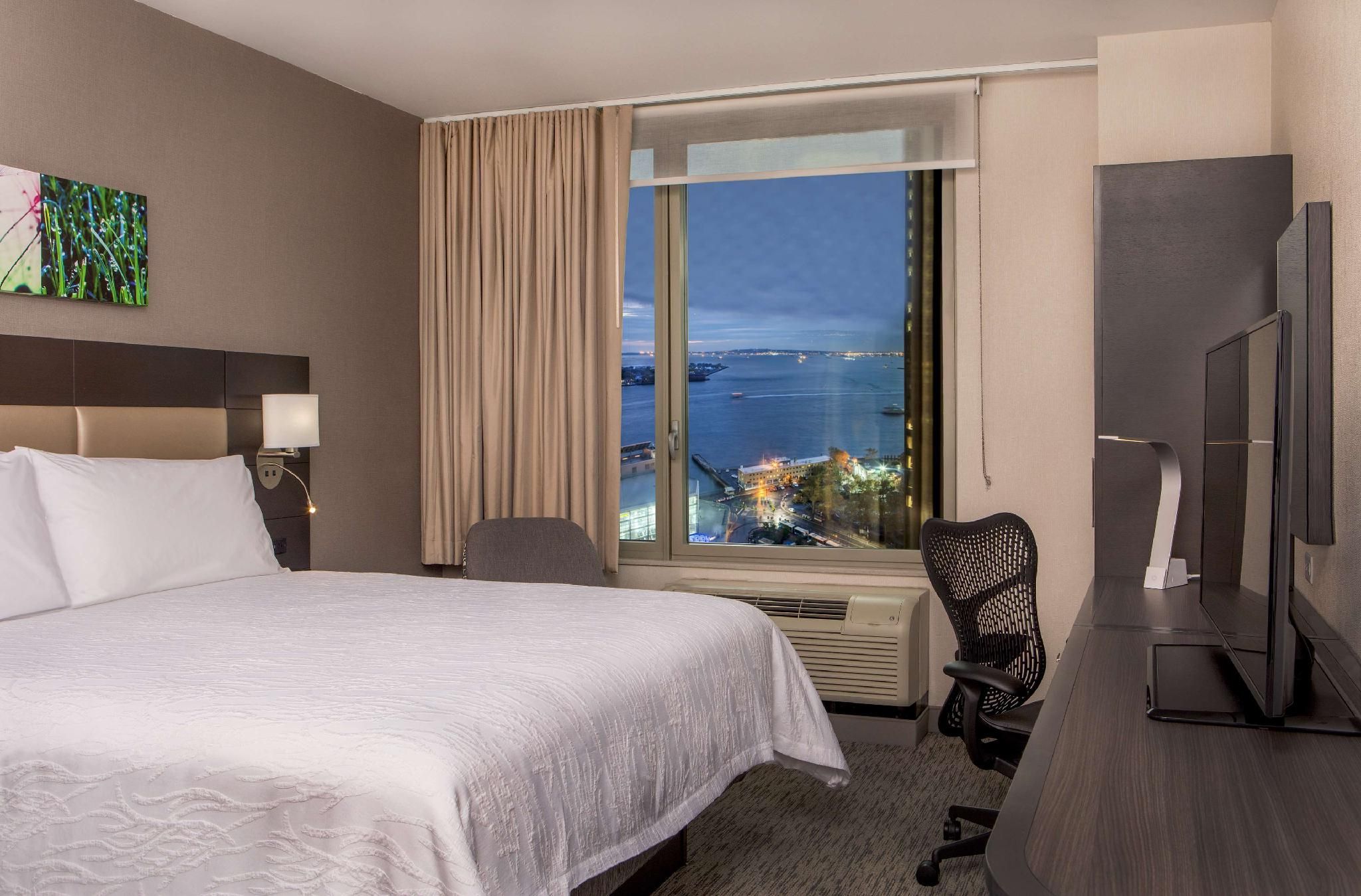 1 King Bed Water View