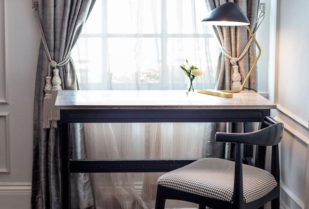 The Culver Hotel Studio, 2 Queen Beds 6