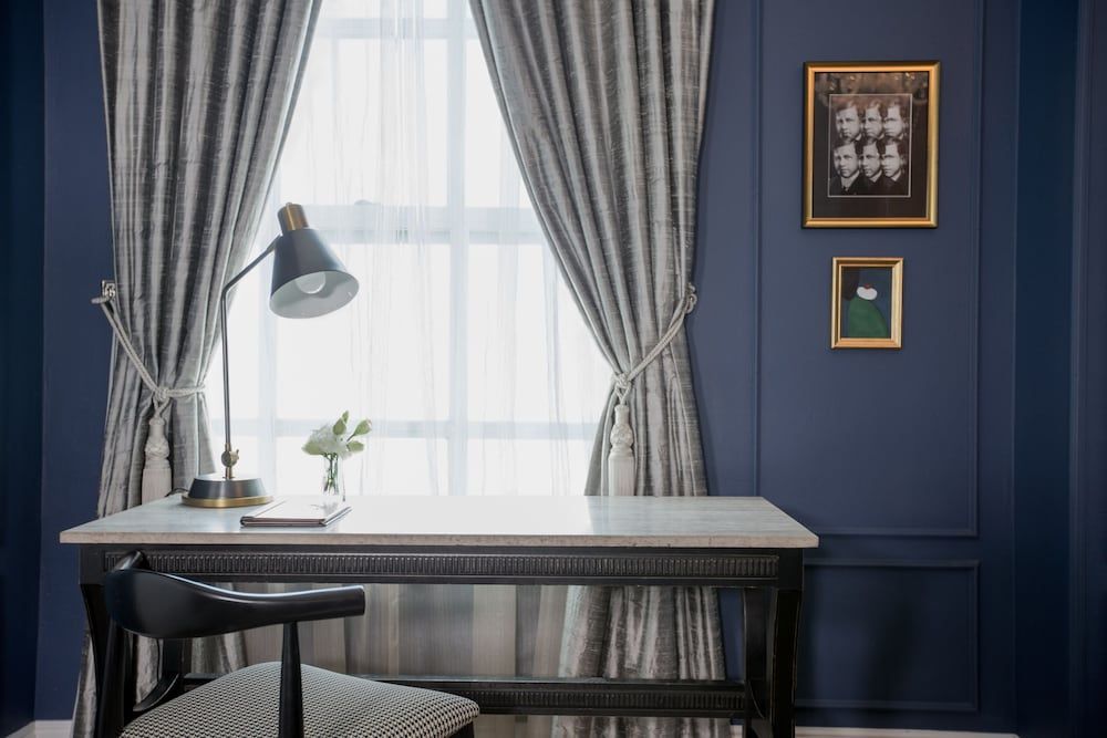 The Culver Hotel Luxury Room, 1 King Bed 6