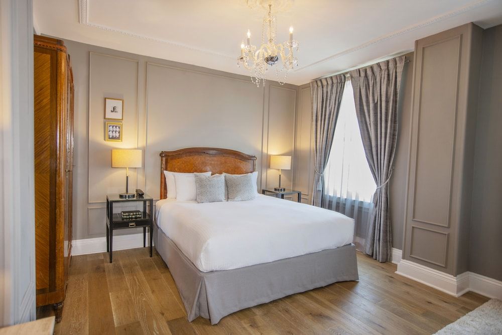 The Culver Hotel Luxury Room, 1 King Bed