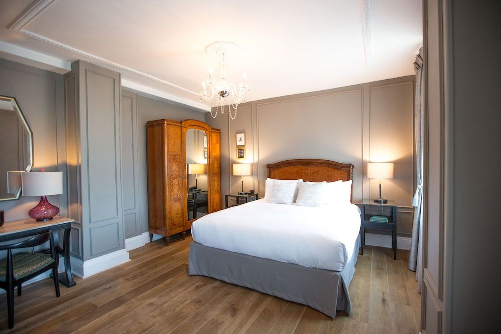 The Culver Hotel Luxury Room, 1 King Bed 2