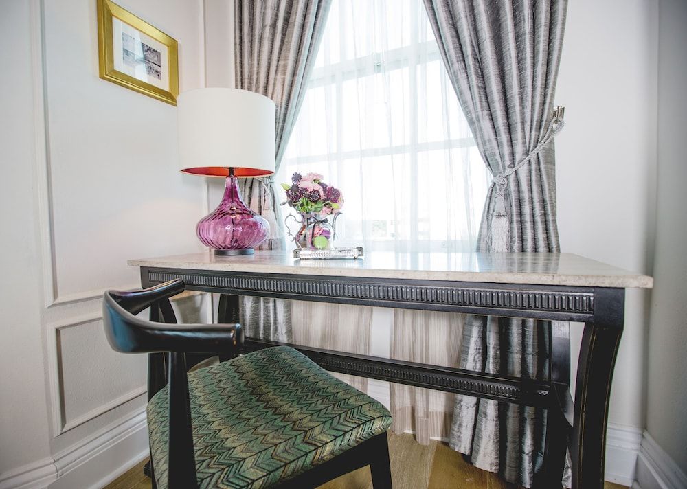 The Culver Hotel Studio, 2 Queen Beds 7