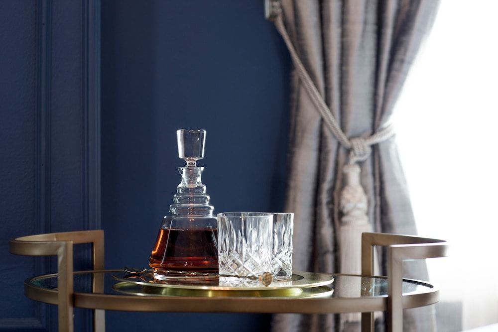 The Culver Hotel Luxury Room, 1 King Bed 8