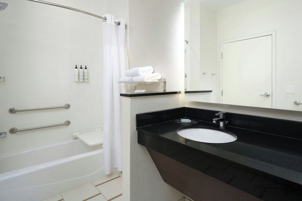 undefined Fairfield Inn & Suites by Marriott Niagara Falls 10