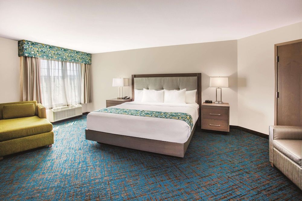 Suite, 1 King Bed, Non Smoking