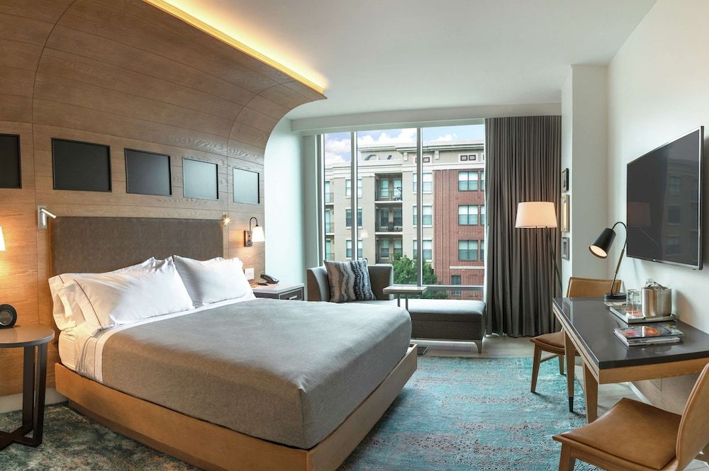 Room, 1 King Bed, Accessible, Bathtub (Mobility & Hearing)