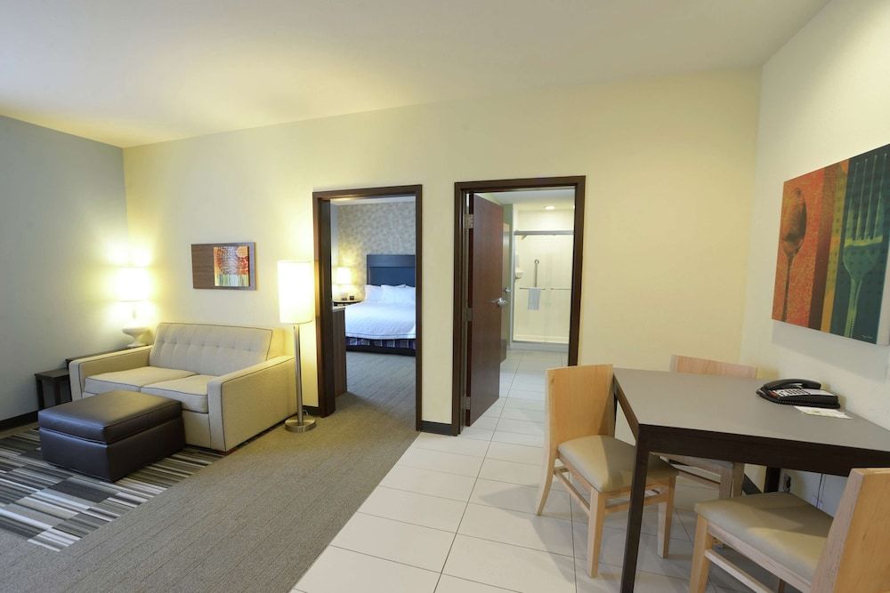1 King Bed, 1 Bedroom Suite