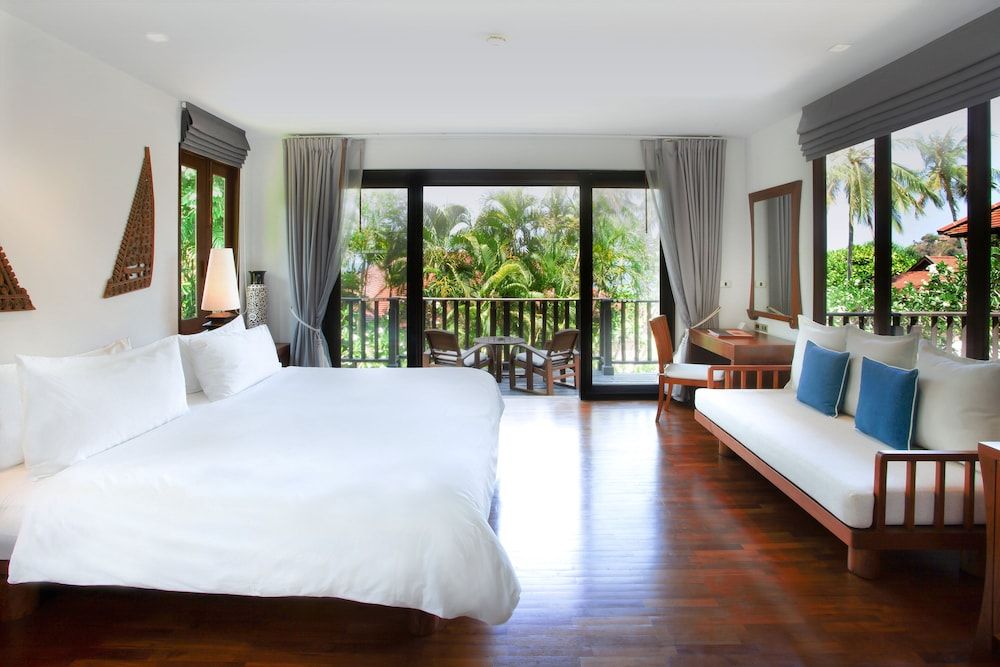Pavilion Suite 1 Bedroom with Garden View