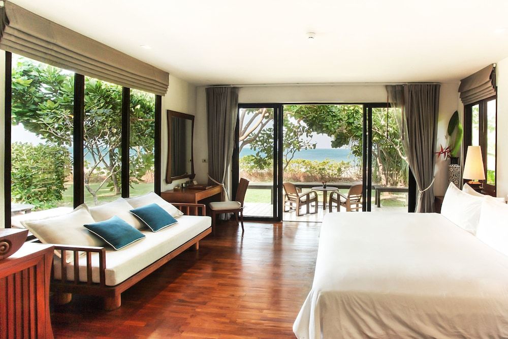 Beachside Villa 1 Bedroom with Shared Pool