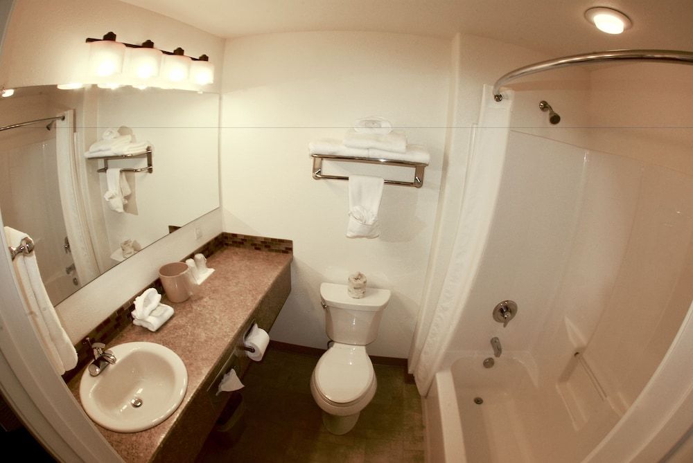 Gateway Inn Room, 2 Queen Beds, Pet Friendly