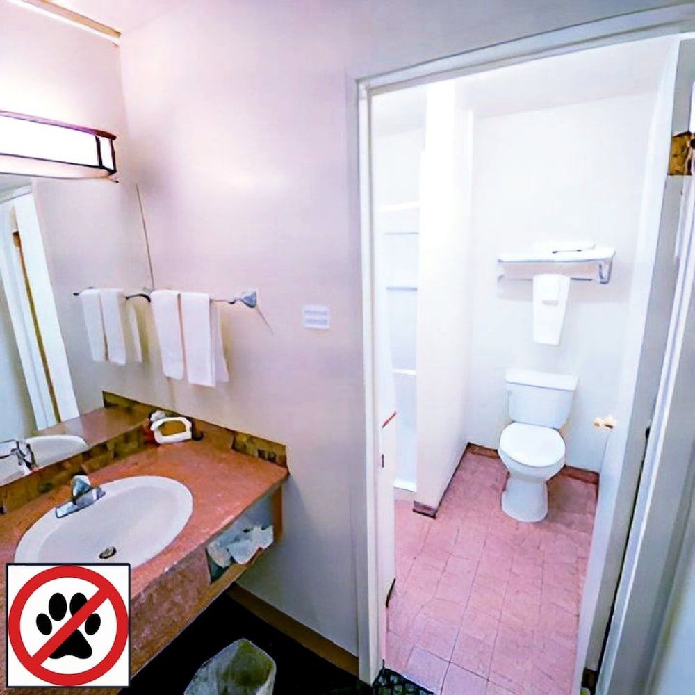 Gateway Inn Room, 1 Queen Bed