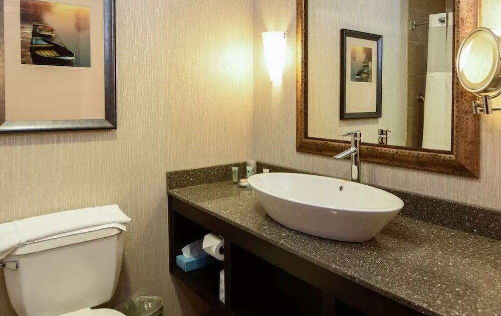 Wheeling Island Hotel-Casino-Racetrack Deluxe Room, 2 Double Beds 7