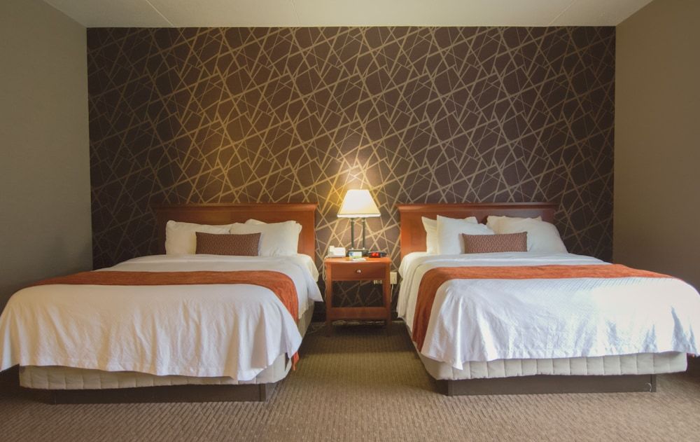 Wheeling Island Hotel-Casino-Racetrack Deluxe Room, 2 Double Beds 3