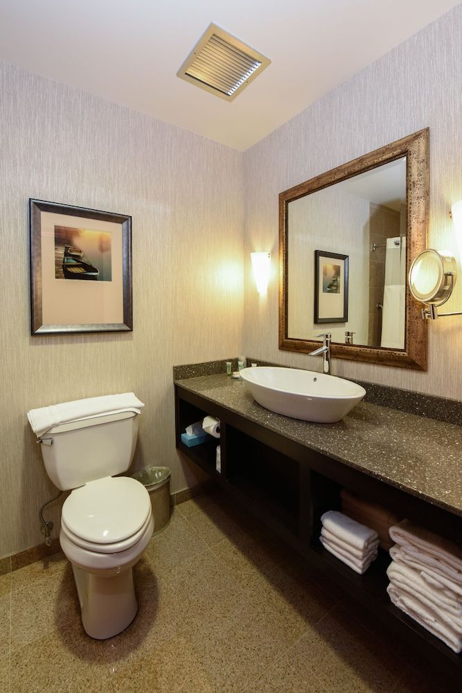 Wheeling Island Hotel-Casino-Racetrack Deluxe Room, 2 Double Beds 5