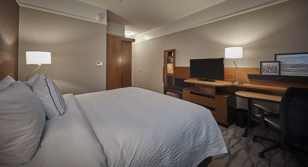 Standard Room, 1 King Bed (Hearing Accessible)