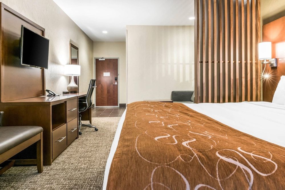 Suite, 1 King Bed, Accessible, Non Smoking