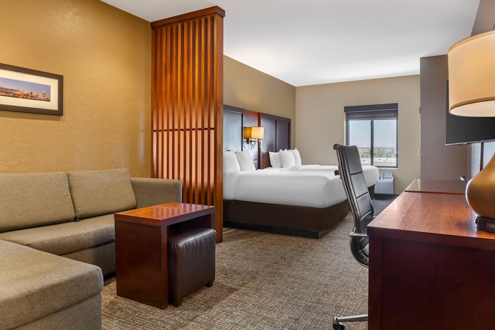 Suite, 2 Queen Beds, Non Smoking