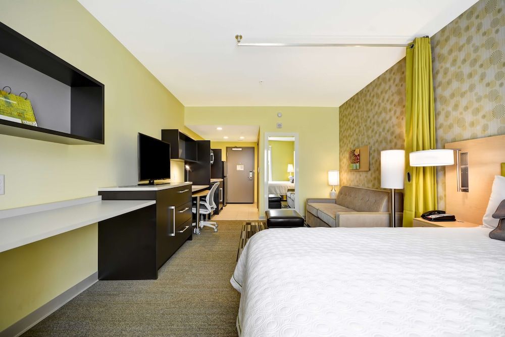 Premium Room, 1 King Bed, Accessible (Hearing)