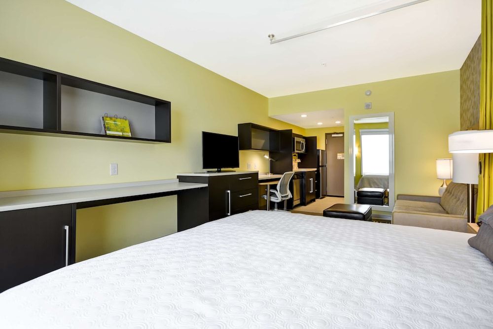 Premium Room, 1 King Bed, Accessible (Hearing)