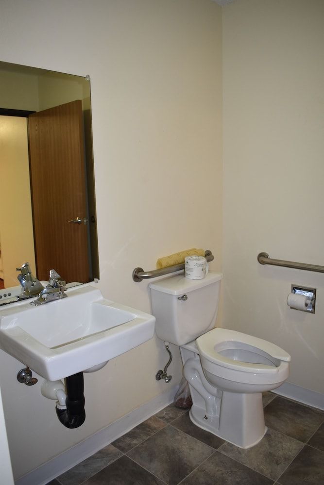 Sibley Inn Classic Room, 1 Queen Bed, Accessible, Non Smoking 3