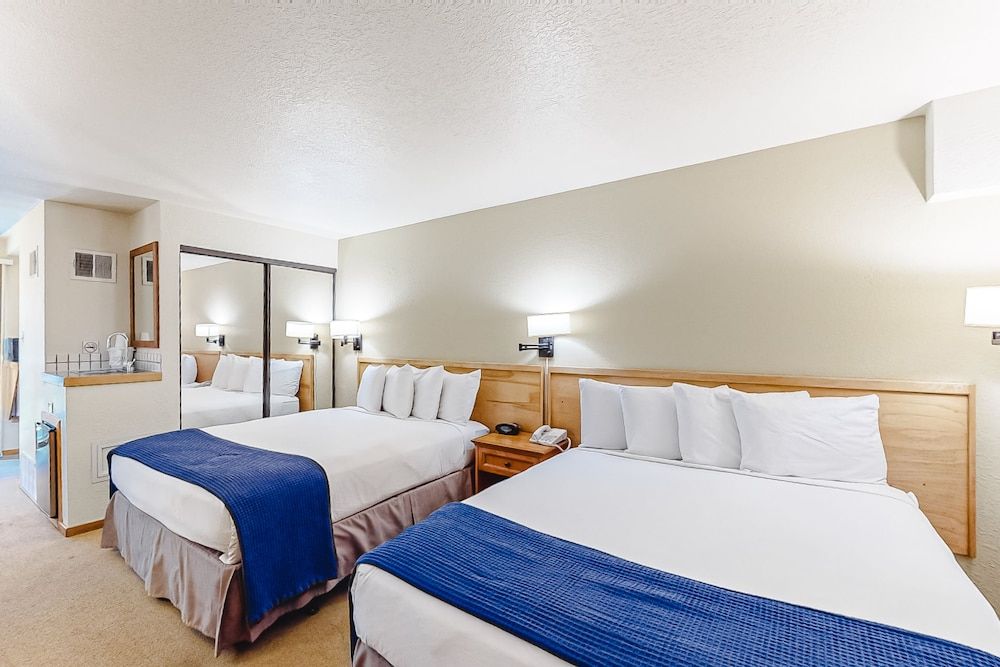 Aspen Mountain Lodge Room (Deluxe Queen)