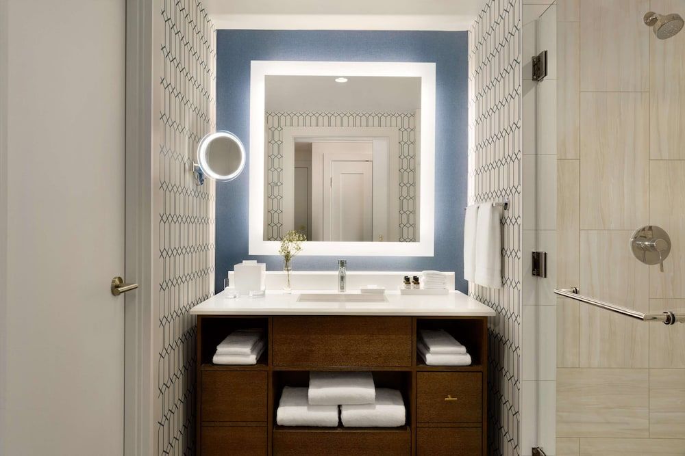 Fairmont Austin Deluxe Room, 1 King Bed 4