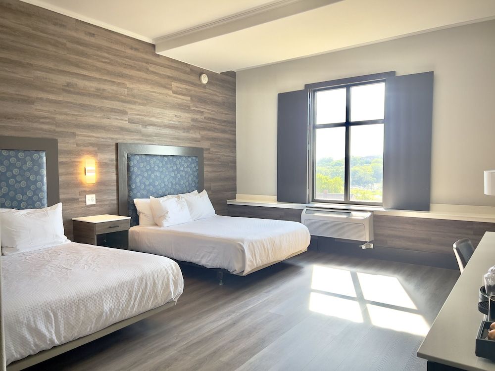 Room, 2 Queen Beds, Accessible (Mobility, Roll-In Shower)