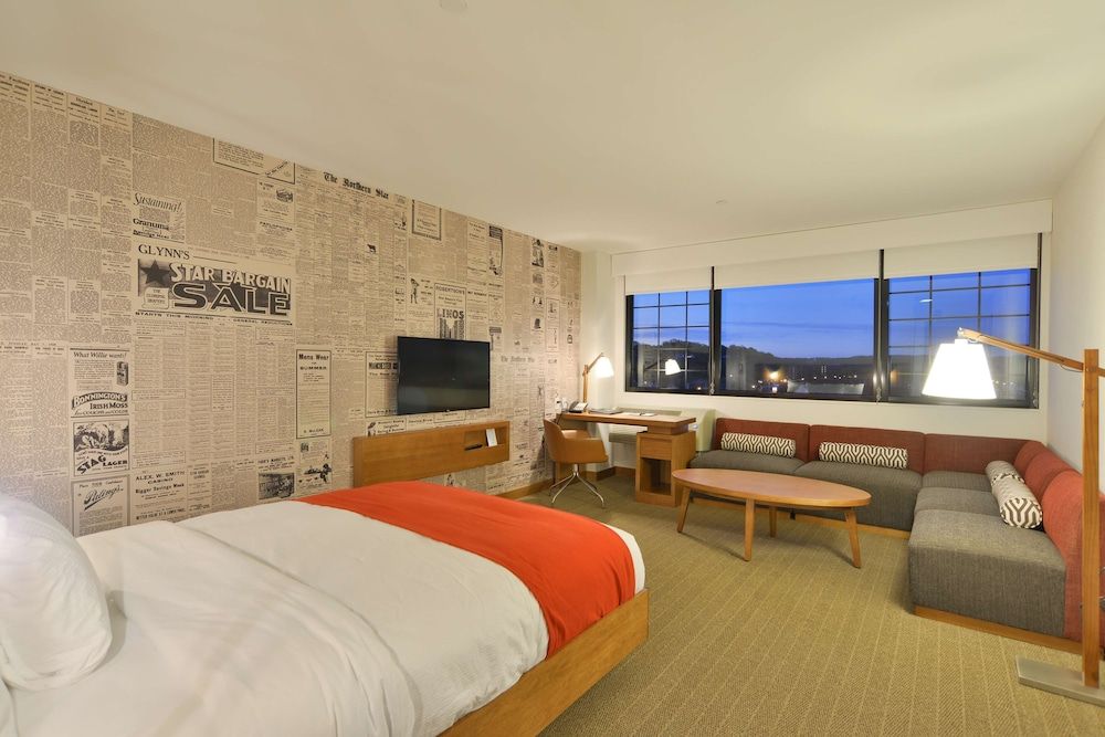 Room, 1 Queen Bed, Accessible, Non Smoking (Roll-in Shower)